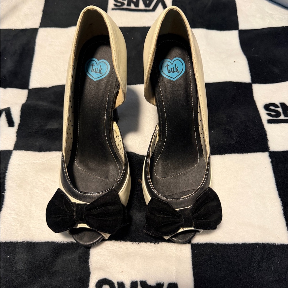 T.U.K Women's Black and Cream Bow Peep Toe Heels